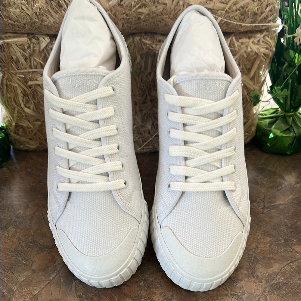Taos white canvas sneakers